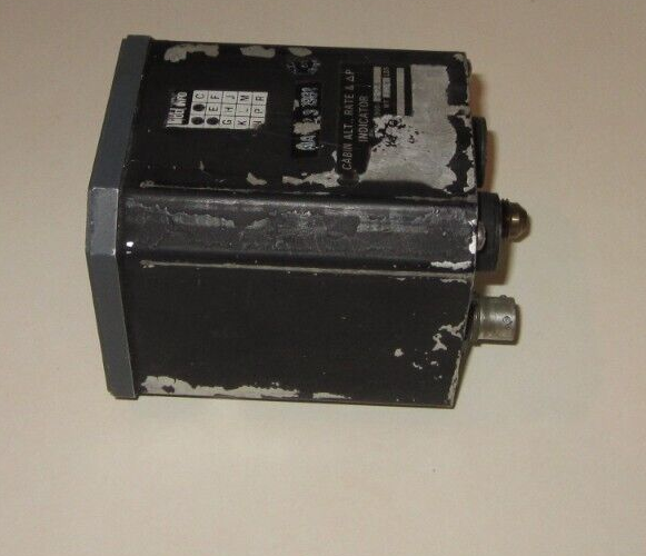INDICATOR ALTITUDE DIFFERENTIAL PRESSURE UNKNOWN AIRCRAFT DATA TAG TORN
