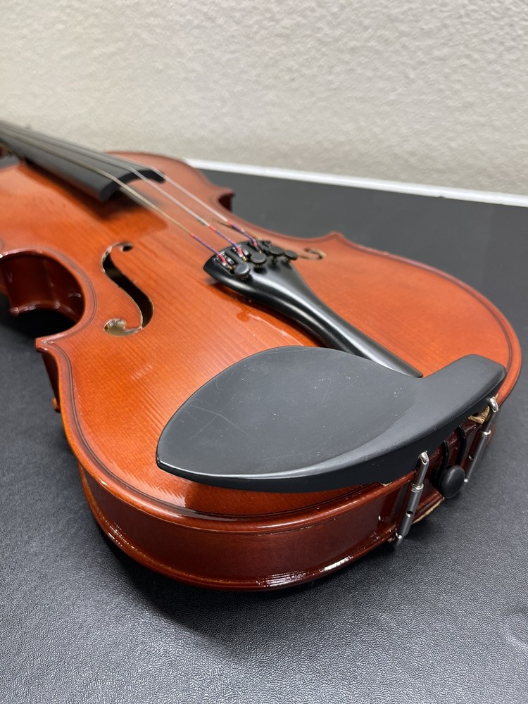 Corelli Model No. TCV-50 Violin w/ Bow & Carrying Case