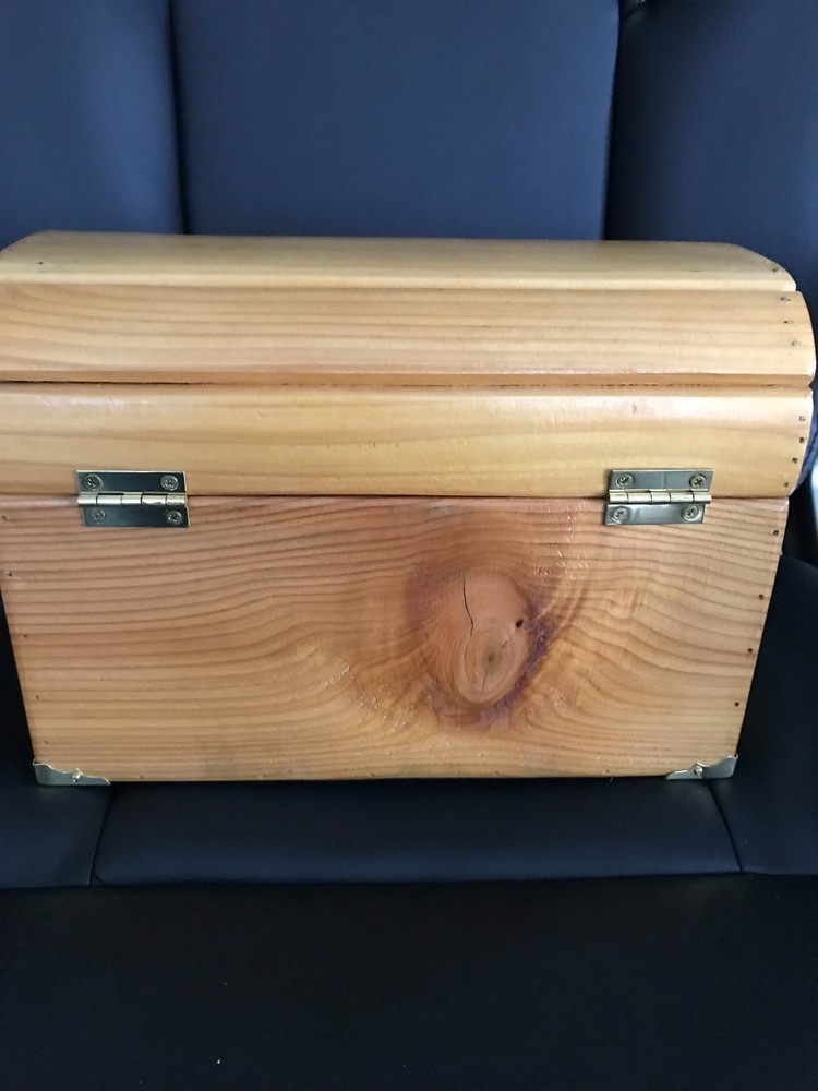 Really Nice Small Wood Chest - C msw au5