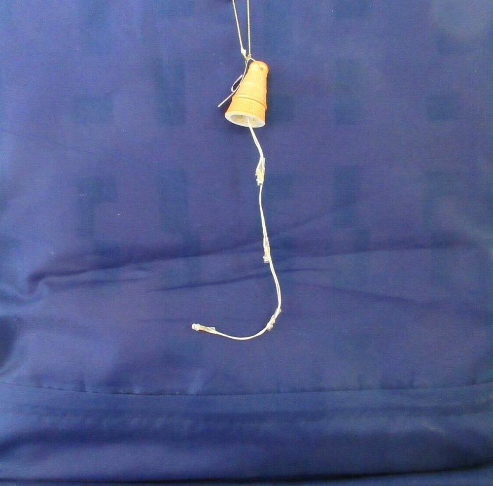 4 SMALL LIGHTS ON STRING W/ ON/OFF SWITCH