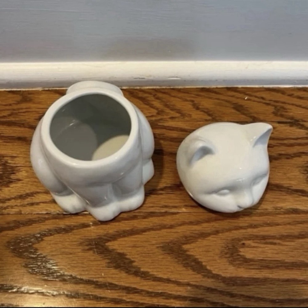White small ceramic cat trinket jar.