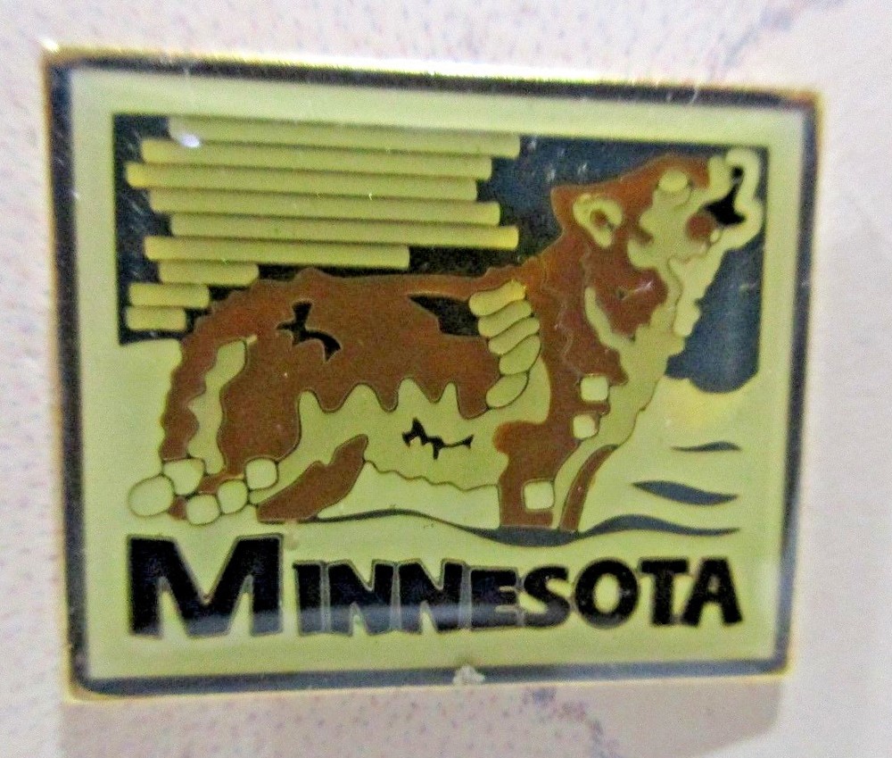 Minnesota Souvenir Hat or Lapel Pin Midwest Reflections Wolf