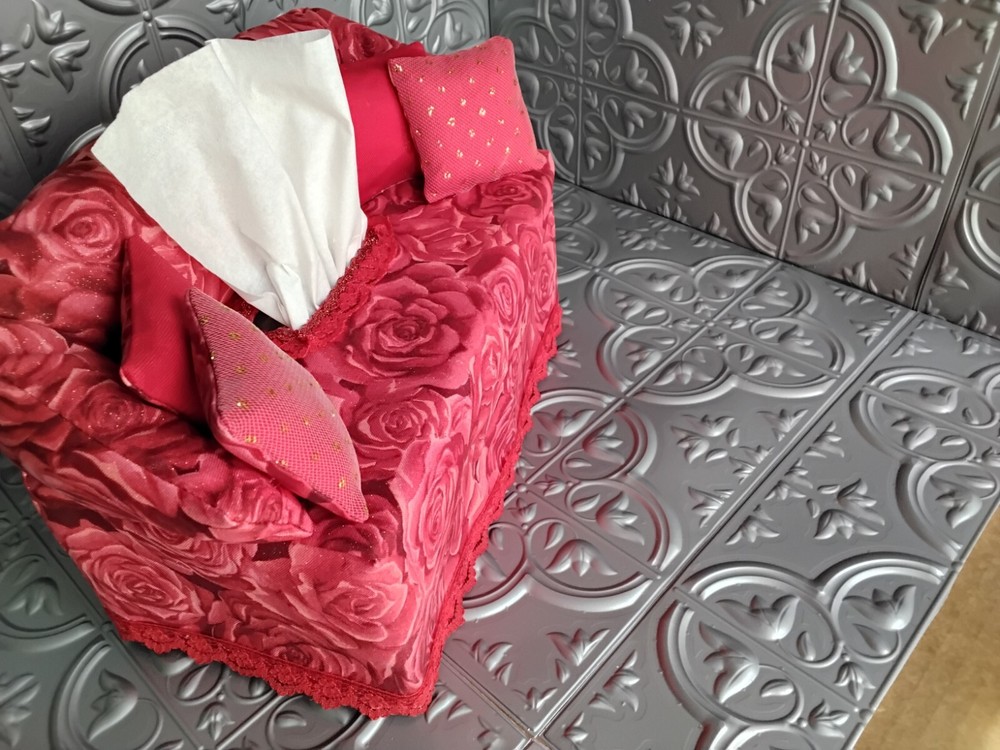 Red Roses Sofa Tissue Box Cover Free Tissues