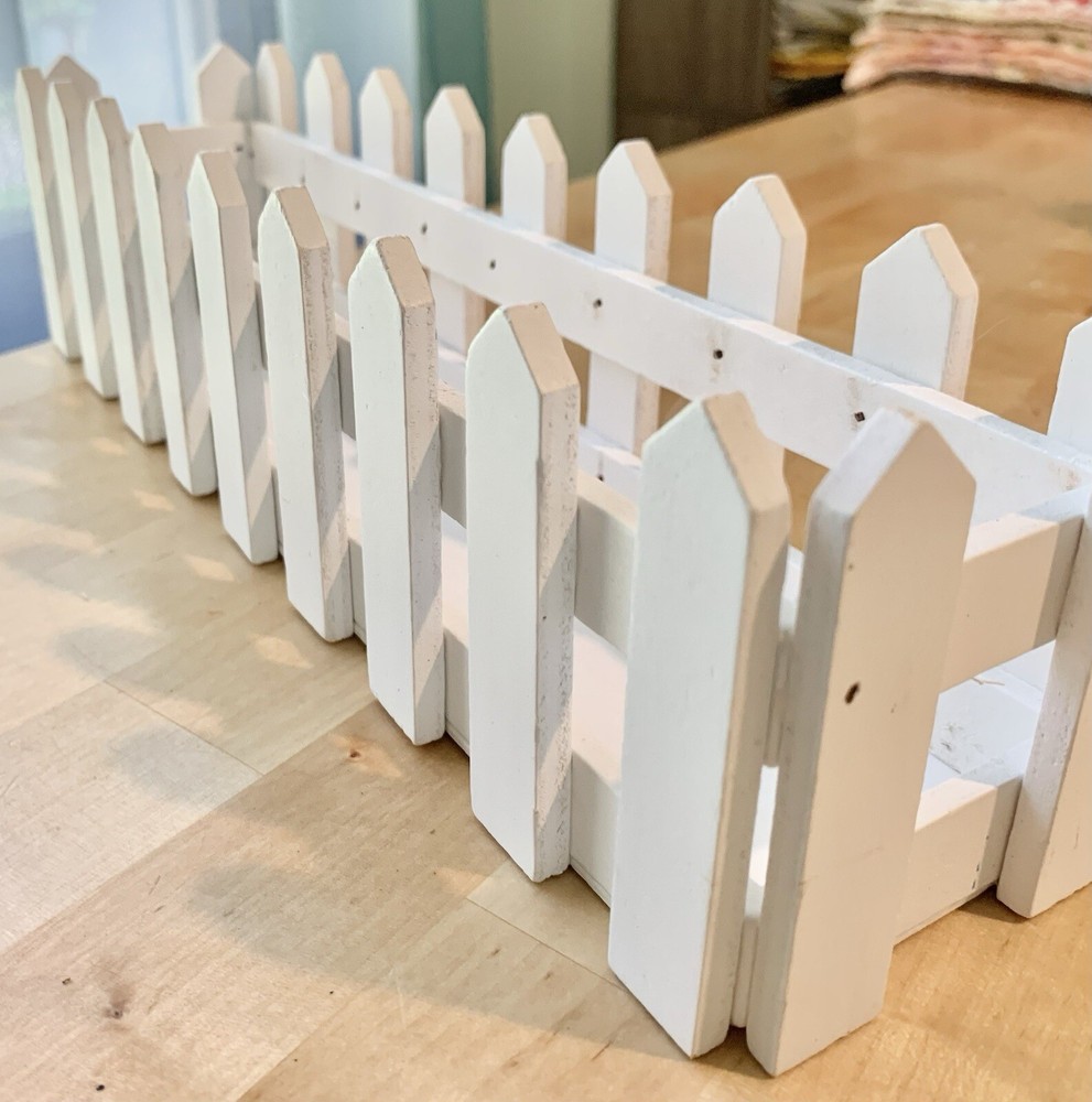WHITE PICKET FENCE CONTAINER. RECTANGULAR FLOWER POT FOR ARRANGEMENTS!