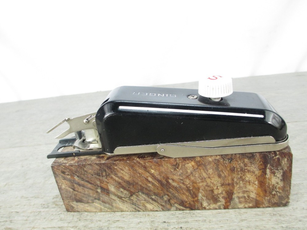 Singer 160506 Buttonholer Button Holer