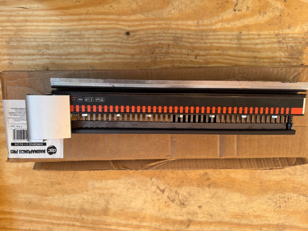 GBC Magnapunch Pro 3:1 Square Die