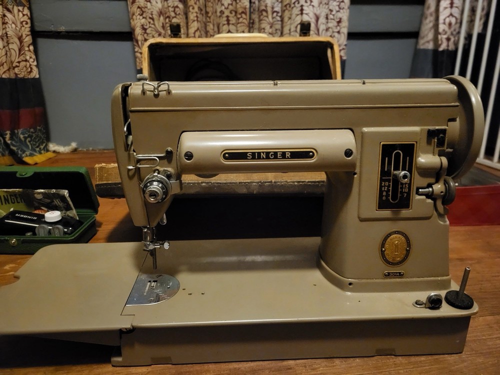 1952 Singer Sewing Machine 301a Button Hole Attachment Does Work