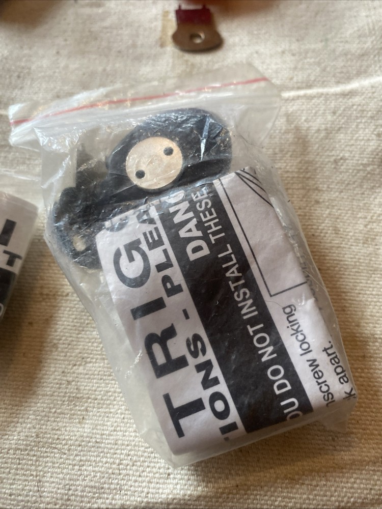 UNIVERSAL TRIGGER LOCK SMALL POLYMER Nos