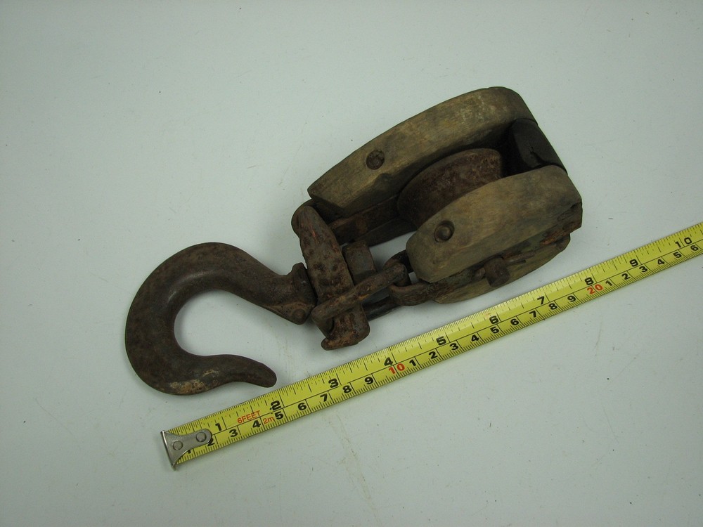 Vintage Single Wheel Block & Tackle Pulley Rustic Barn Tool Hoist Primitive