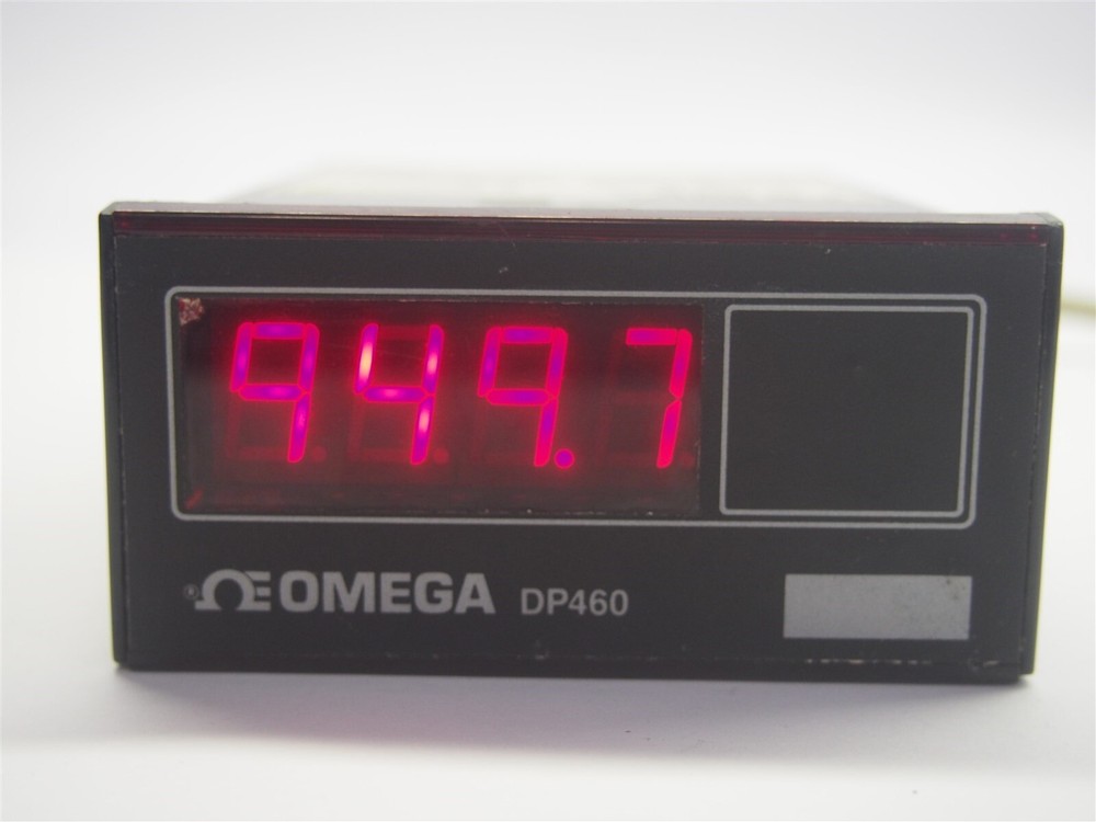 Omega DP460 Temperature Meter