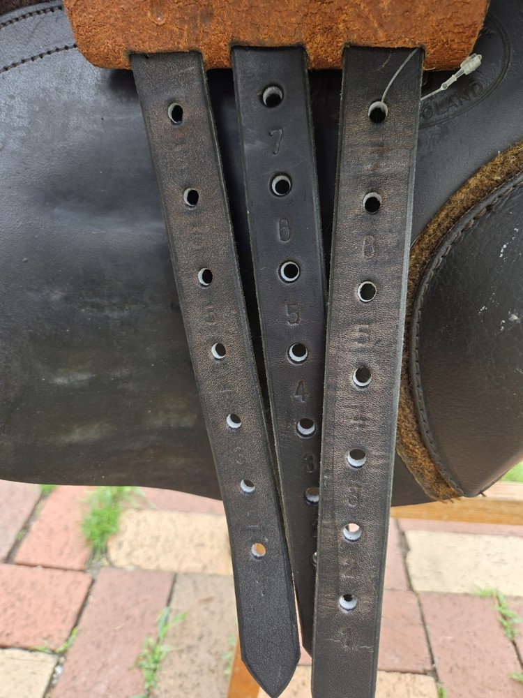 Kent & Masters S-Series Jump Saddle 17.5"
