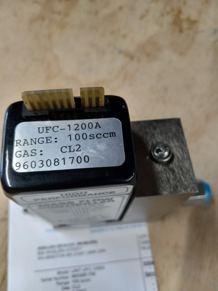 Unit UFC-1200A Mass Flow Controller Gas CL2 100 SCCM