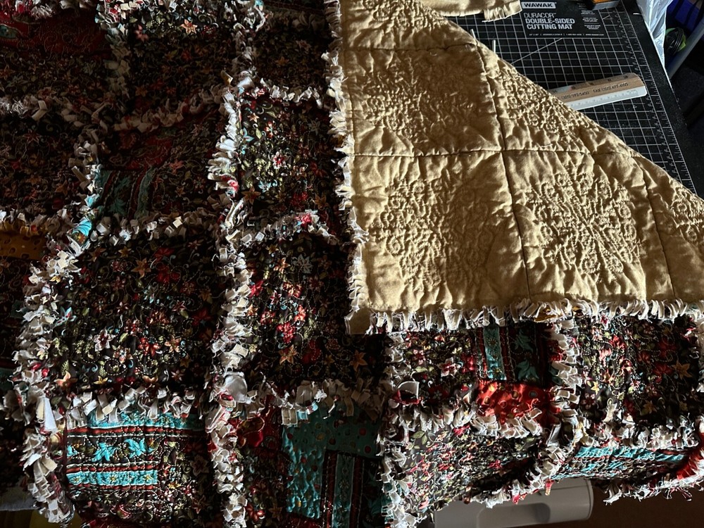 Rag Crib Quilt, Fitted Sheet, Standard Pillow Case & mini throw