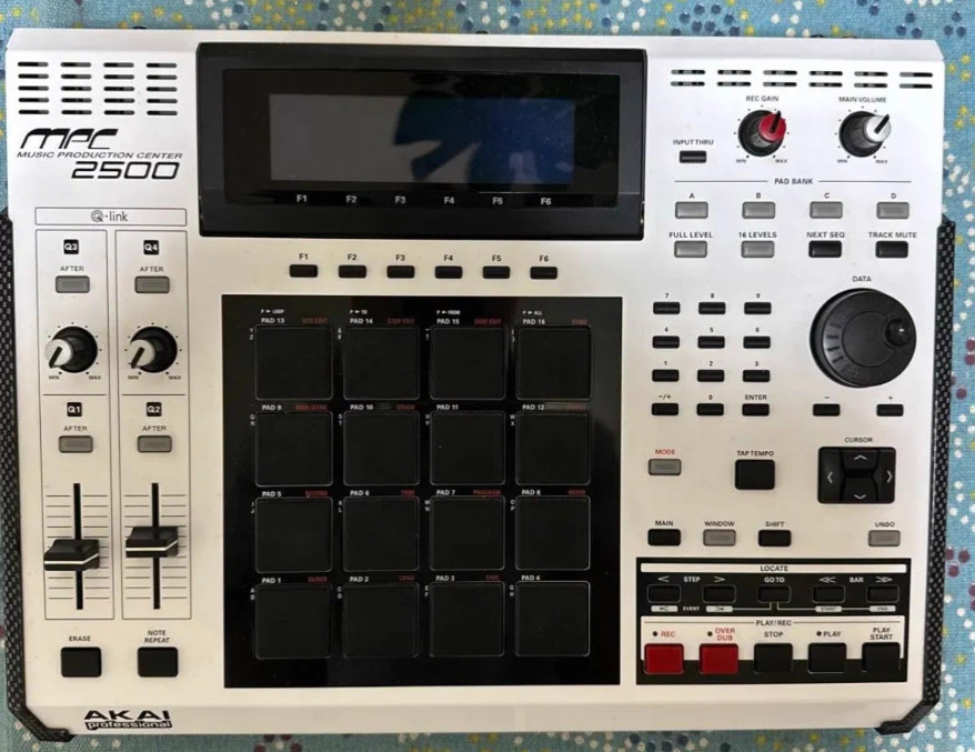 1pcs AKAI mpc2500se sampler