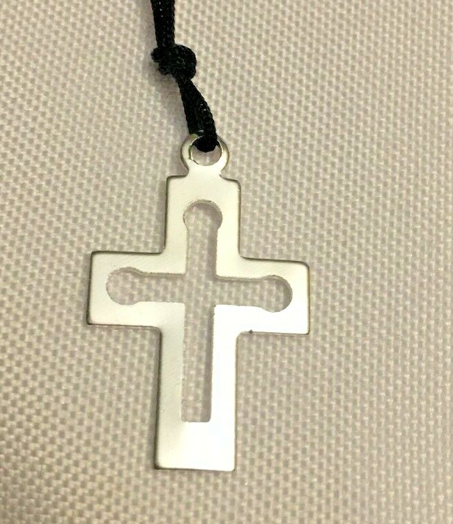 MINI CROSS CHRISTIAN RELIGIOUS  MAKES A GREAT HOLIDAY GIFT