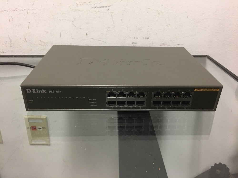 D-Link DSS-16 Express EtherNetwork 16-Port Switch Untested