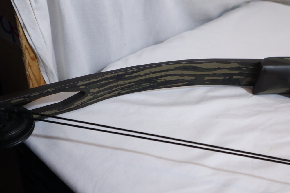ROBIN HOOD PHOENIX COMPOUND BOW (CAMOFLAGE) ***