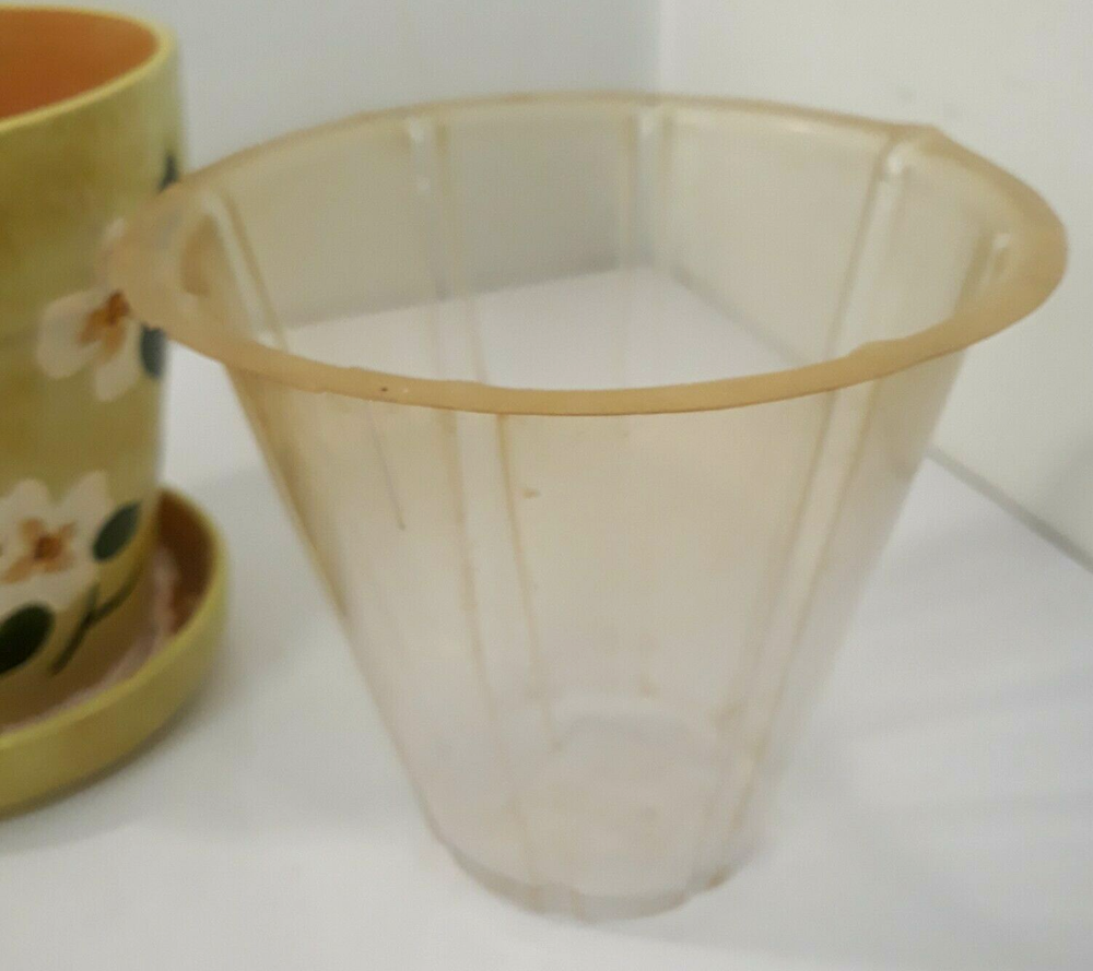 Flowerpot Ceramic Planter Attached Base Plastic Liner FTD 5.5" Tall 5.5" Opening