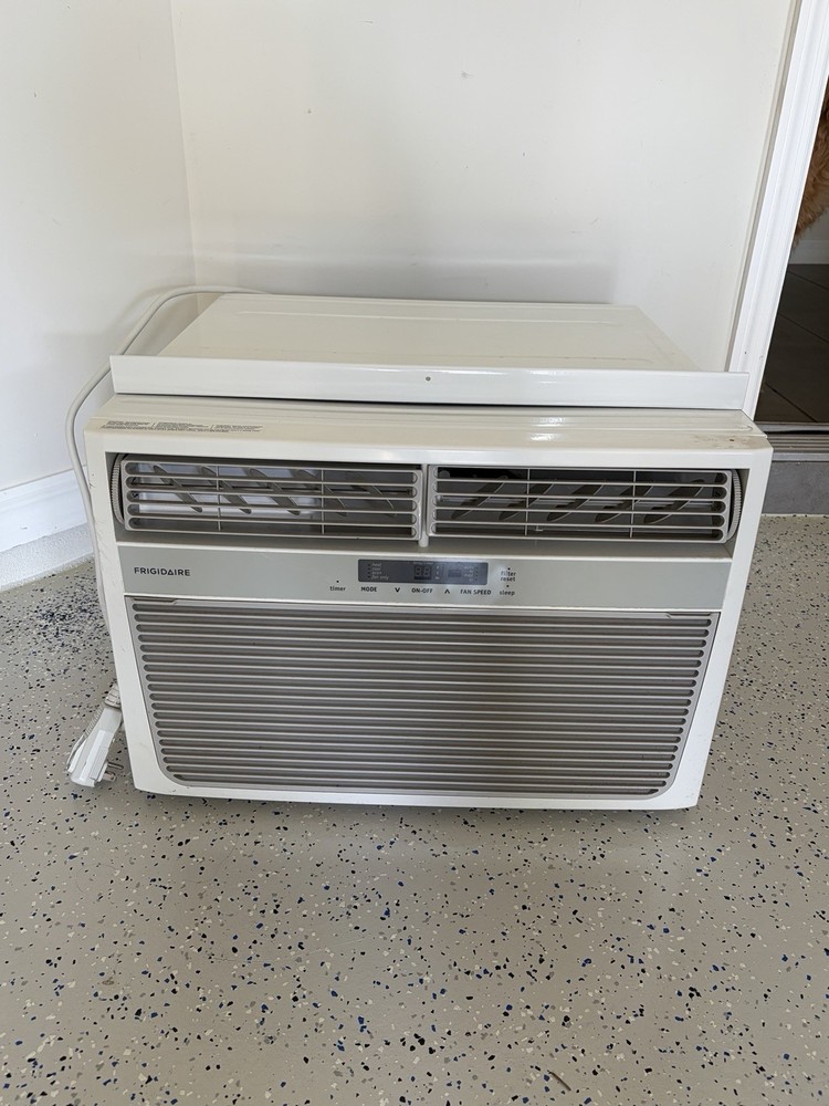 Frigidaire Window/Wall Air Conditioner 115V White Remote Control Timer