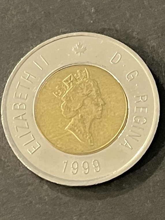 CANADIAN 2 DOLLAR COIN