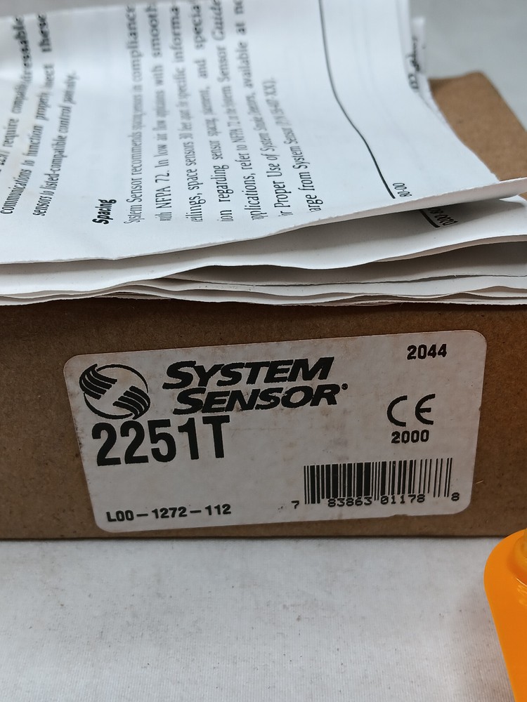 SYSTEM SENSOR 2251 smoke detector *Wrong Box*