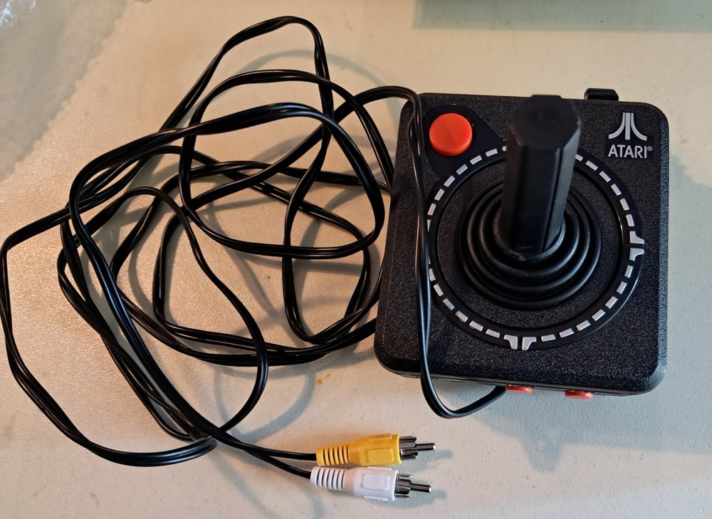 2004 Jakks Pacific Plug And Play Atari Game 10 In 1 Including Centipede