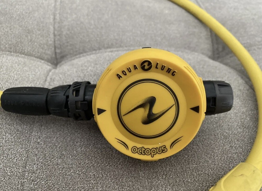 Aqualung titan scuba octopus