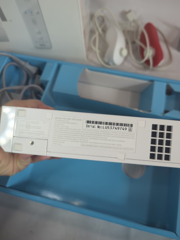 Nintendo Wii Console game system controllers bundle White (With box) Tested B13