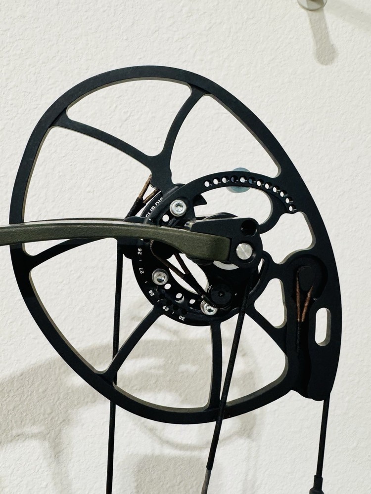 New RH Bowtech Solution LS 60-70# Green