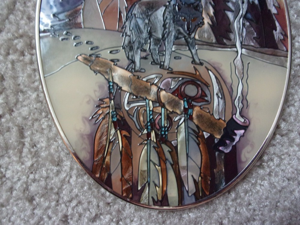 Handpainted Amia 7 Inch Oval Wolves Suncatcher