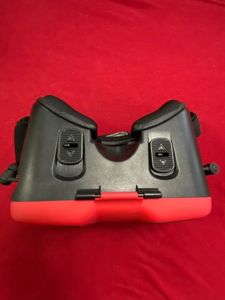 Virtual Reality VR Headset Tzumi Dream Vision with storage bag