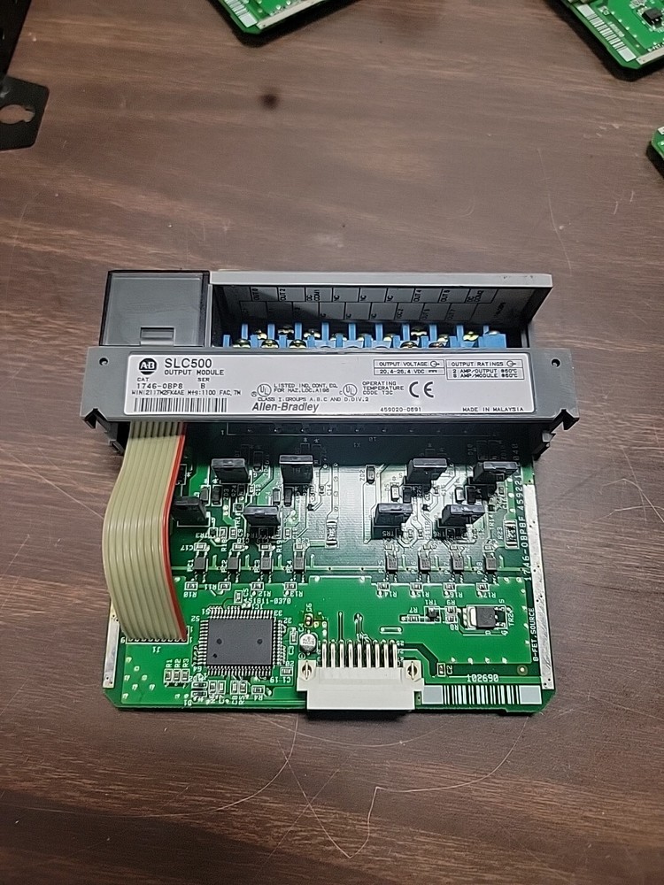 Allen Bradley 1746-OBP8 SLC500 Output Module Ser B 1746-0BP8