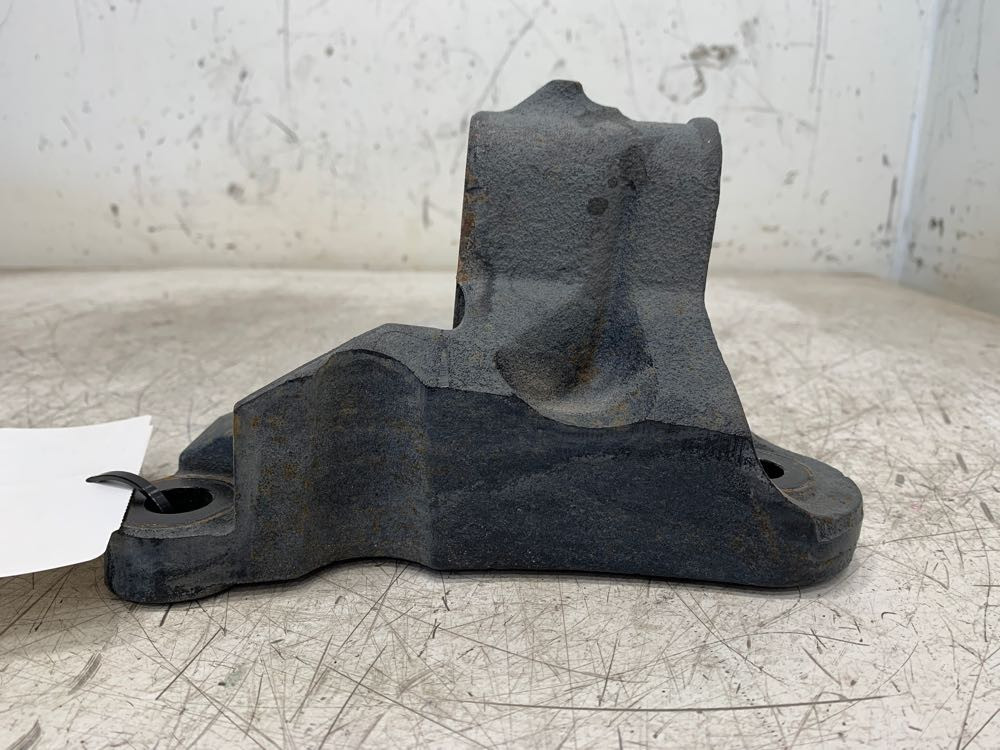 2014 Peterbilt 587 Engine Mount 1670902 (548-11747)