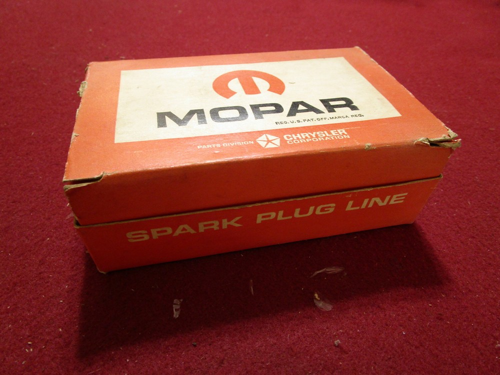 Cockshutt & IH MOPAR Spark Plugs; P-8-2S: Same As Champion D-6