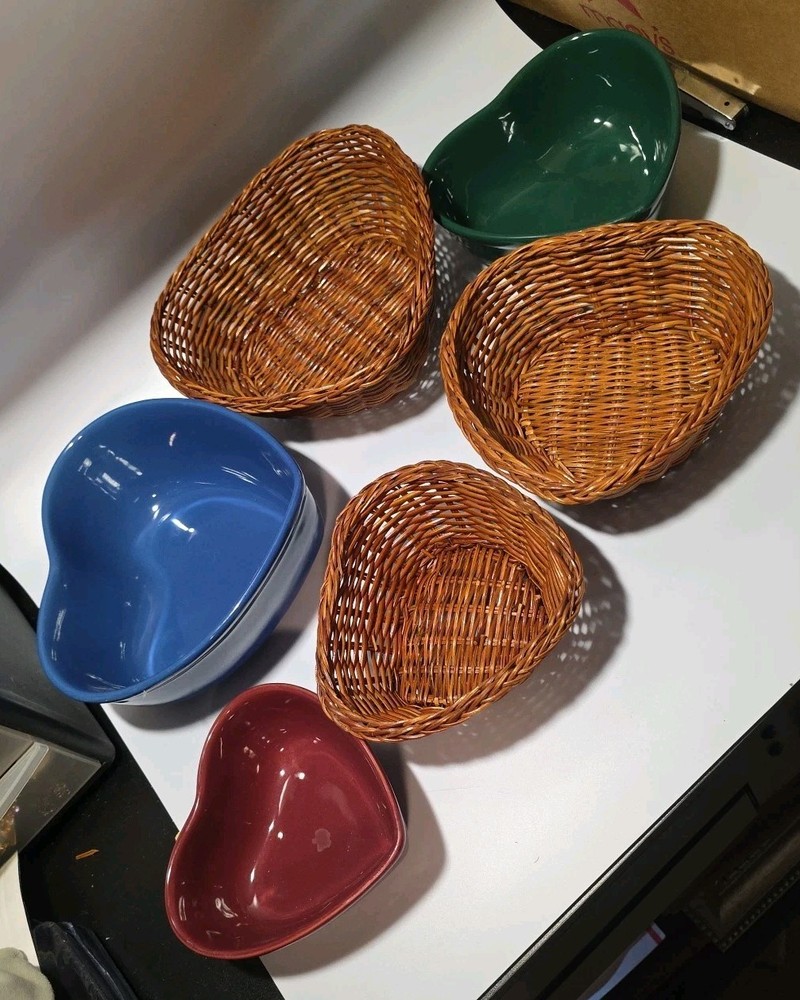 Three Heart Shaped Ceramic Stackable Bowls In Wicker Baskets Blue Green Red