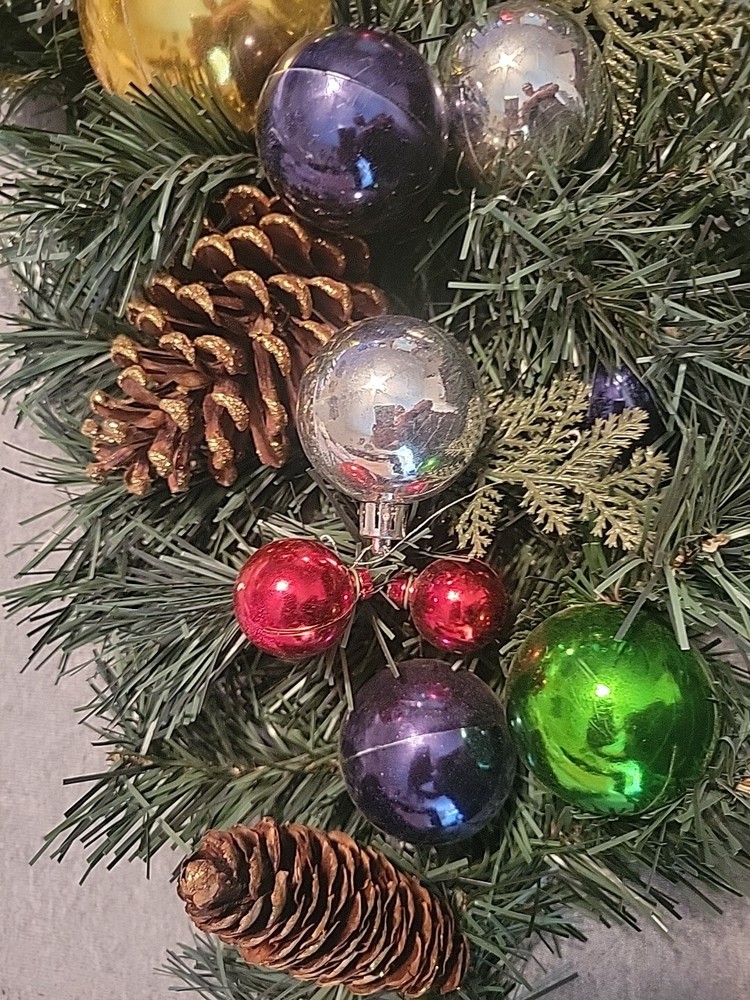 Christmas [Tree] Pine Wreath w/ Mixed Ornaments - Multicolored (Changeable)