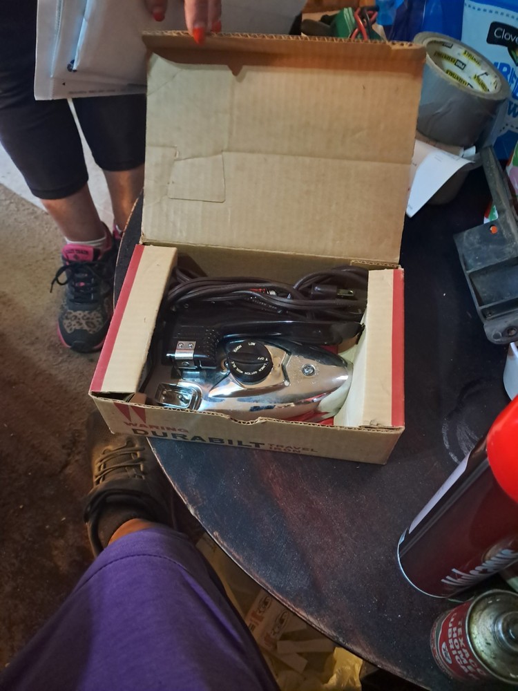 Pre-owned Never Used Traveling Iron 195-B
