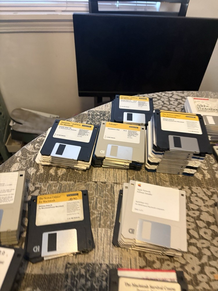 Apple HUGE Disk Lot () Mixed Software UNTESTED