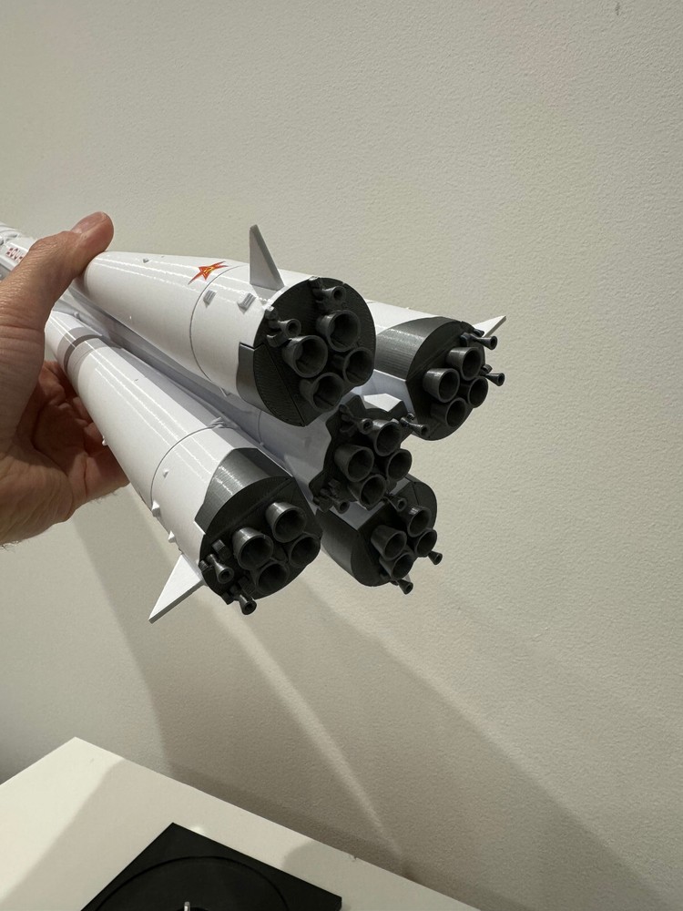 Vostock Russian Soviet Sputnik 1 Model Display Gift Rocket ULA 1:72 Scale 530mm
