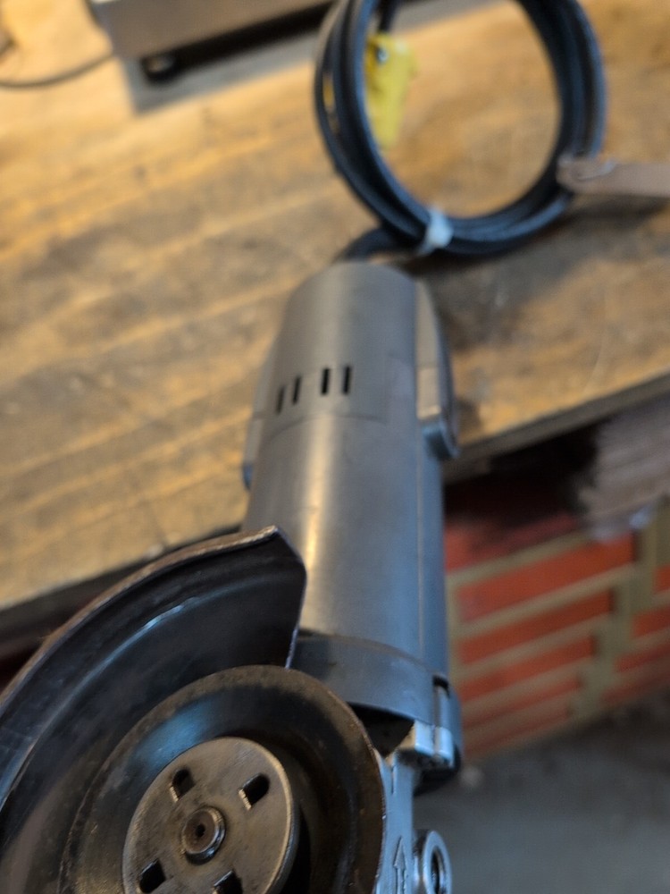SKIL Professional Heavy Duty Compact Angle Grinder. Refurbished.