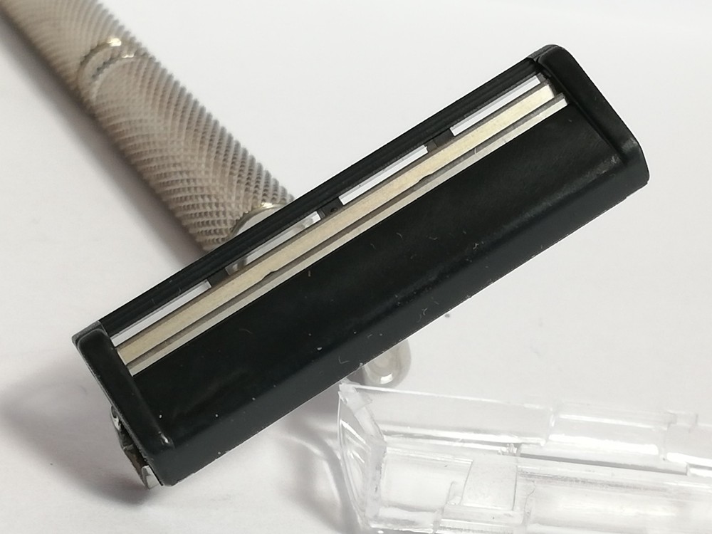 Davidoff Cigarettes Compact Travel Shaving Kit