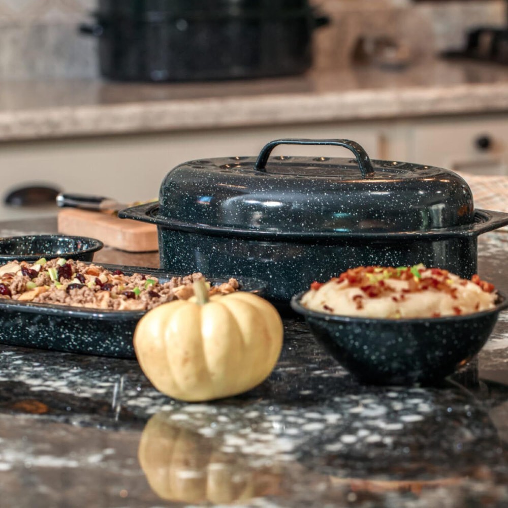 Granite Ware 13-Inch Covered Oval Roaster - Speckled Black