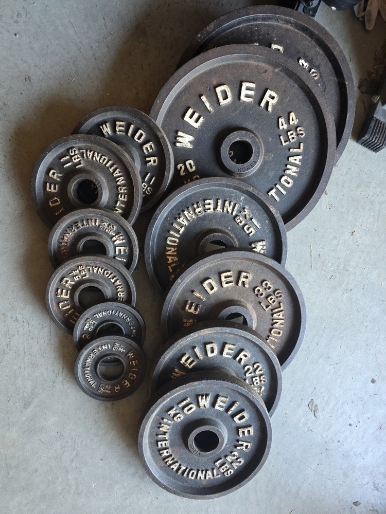 Squatting Rack And Lat Tower