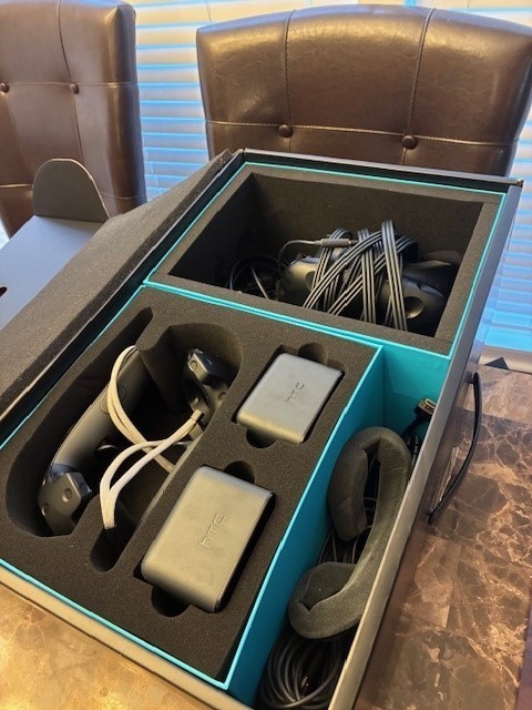HTC Vive VR Headset Bundle Virtual Reality Set Like Barely Used