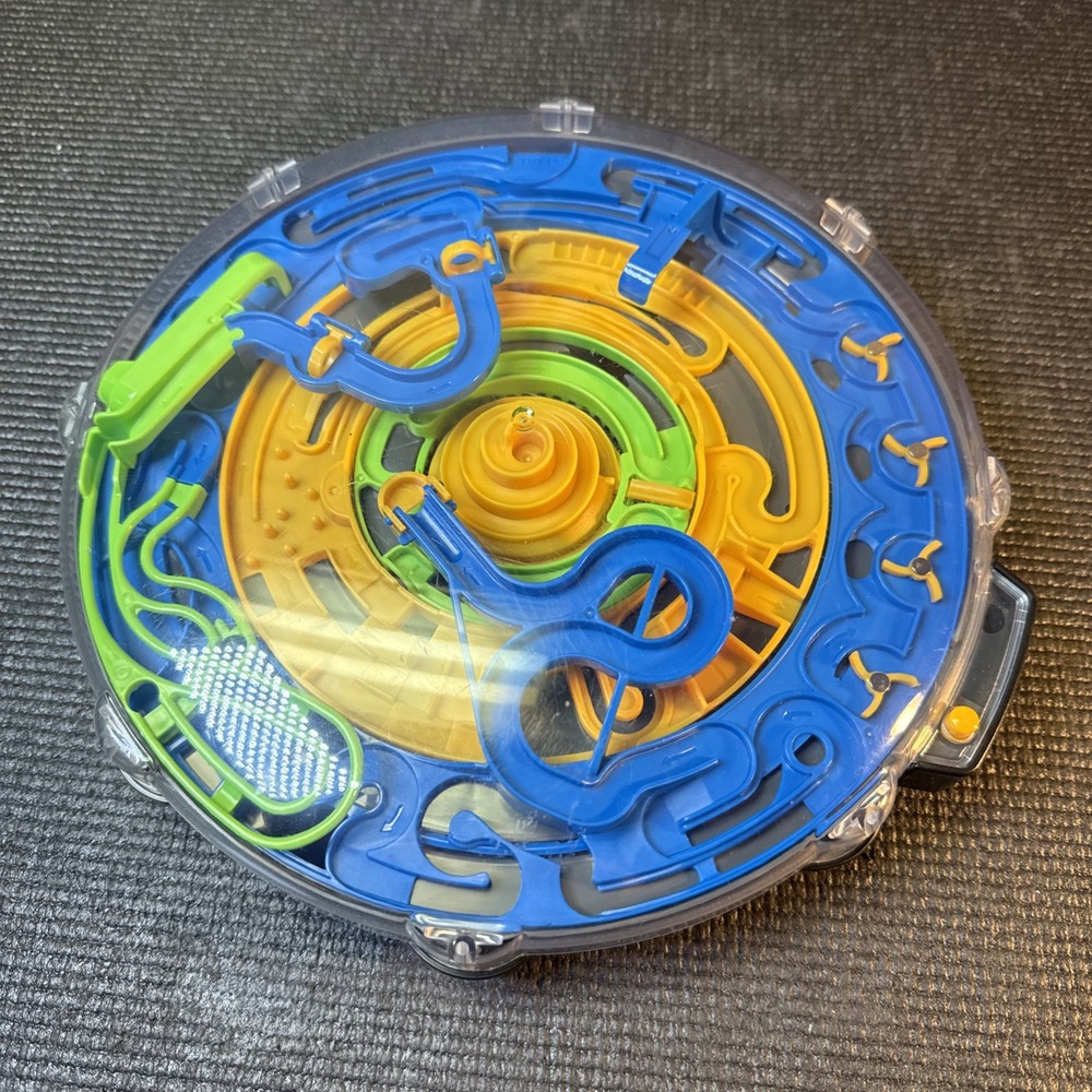 Spin Master Perplexus Revolution Runner Motorized Perpetual Motion 3D Maze Works