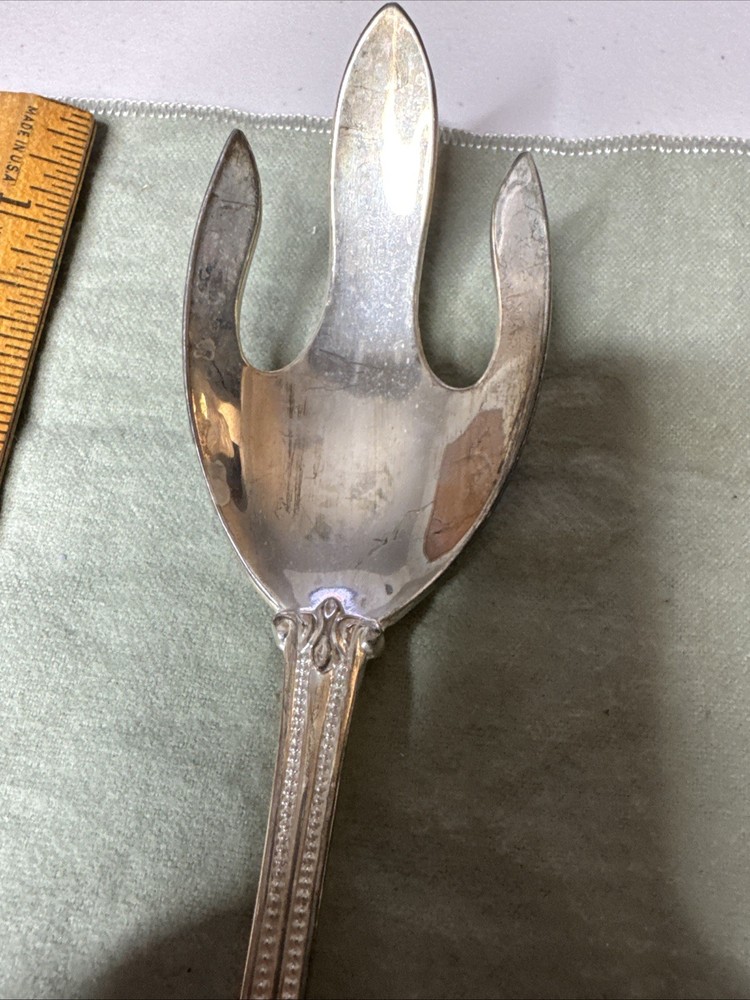 International Silver Company Yorkshire Bead Hostess Salad Serving Fork