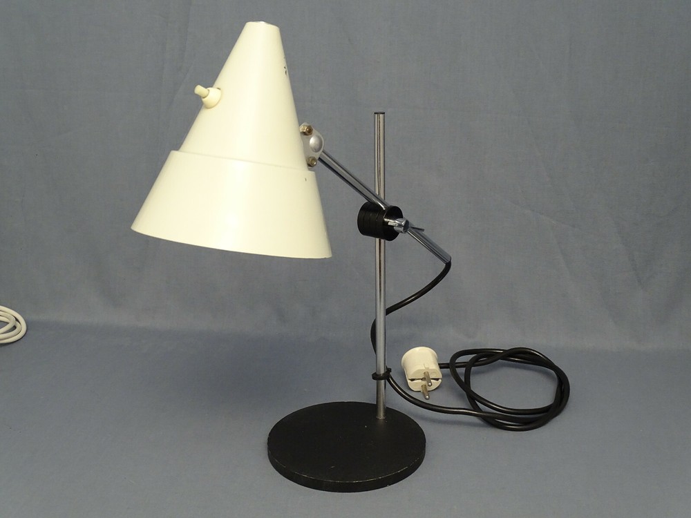 Sis Chinese Hat Table Lamp