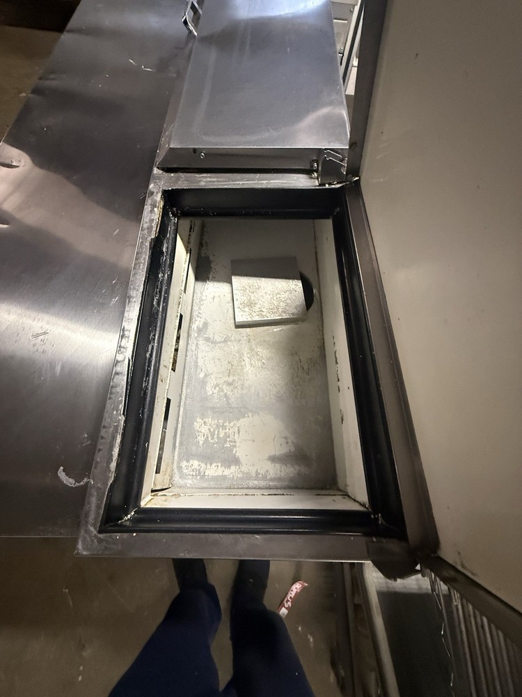TRUE TPP-67 67” PIZZA PREP TABLE REFRIGERATOR COOLER USED