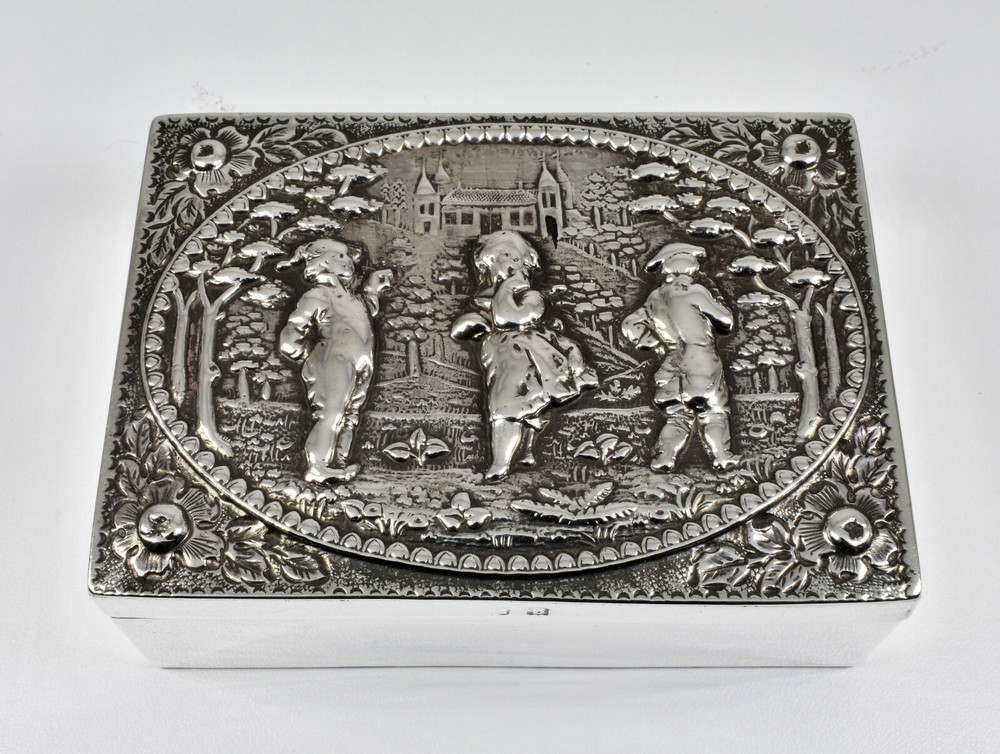 Antique Victorian Solid Silver Trinket/Snuff Box, (Deakin & Francis, 1901)