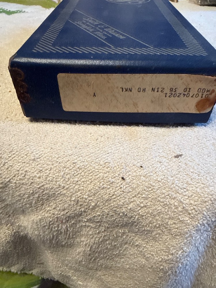 Smith and Wesson vonyage gun box model 10 38